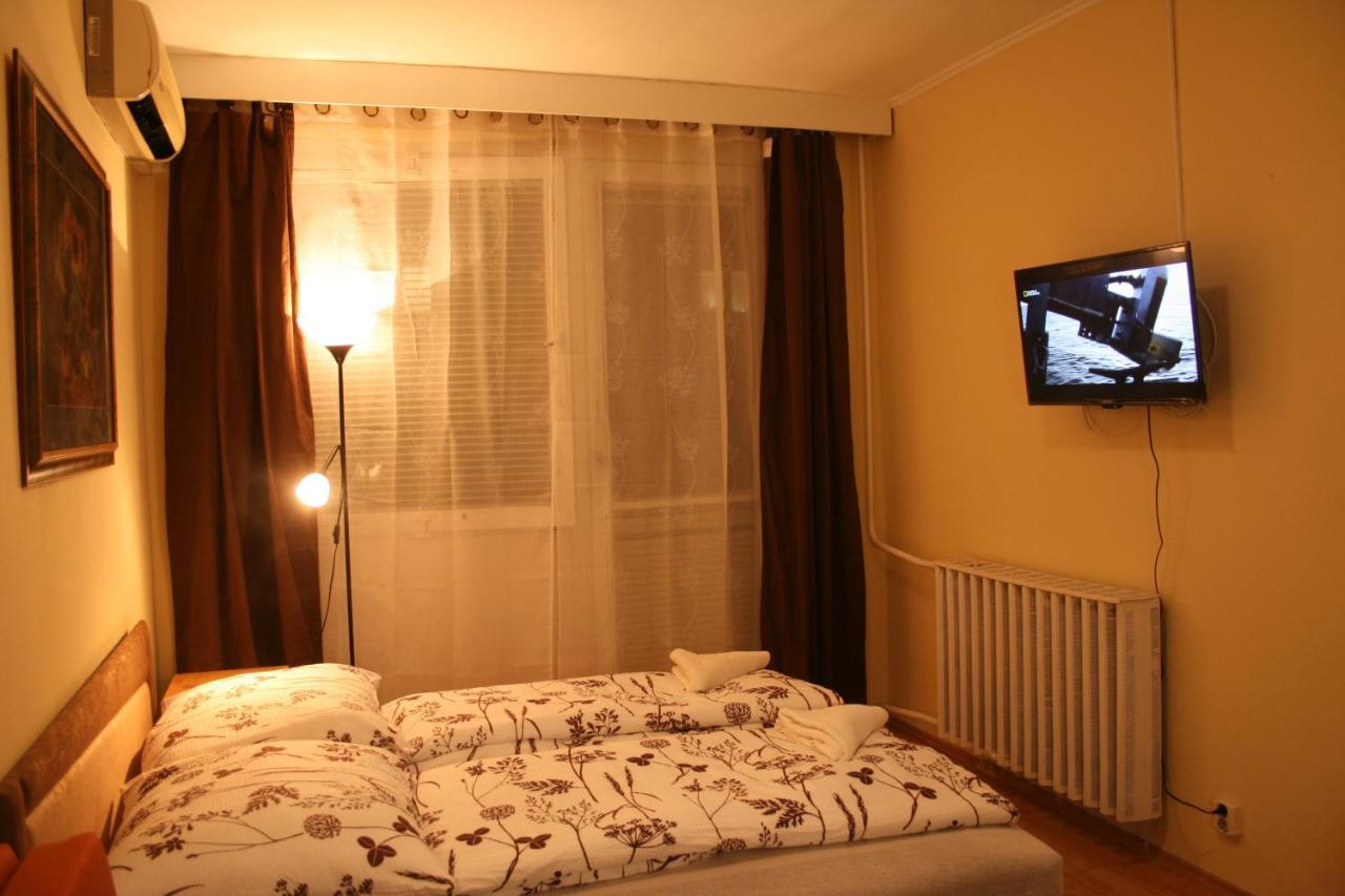 Victor Hugo Central Apartment บูดาเปสต์ ภายนอก รูปภาพ